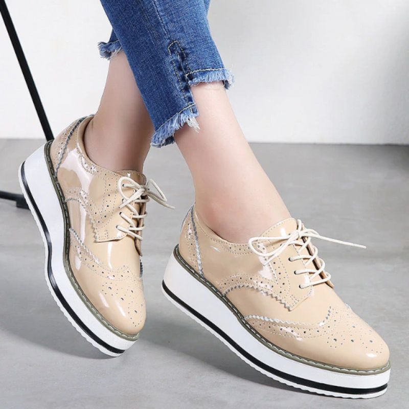 Akira Vrouwen Patent Leren Platform Platte Schoenen - Beige