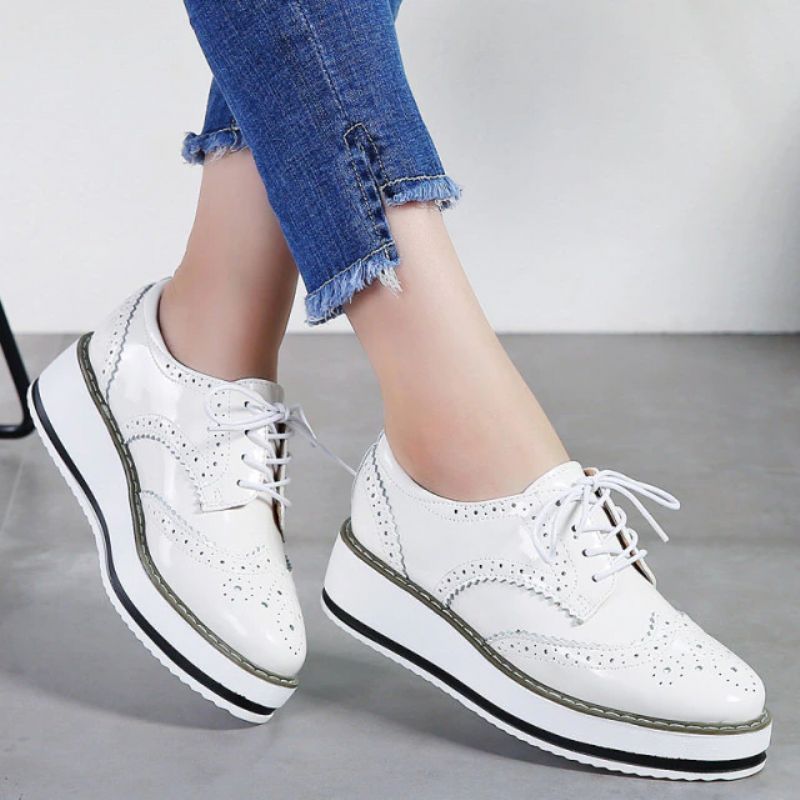 Akira Vrouwen Patent Leren Platform Platte Schoenen - Beige