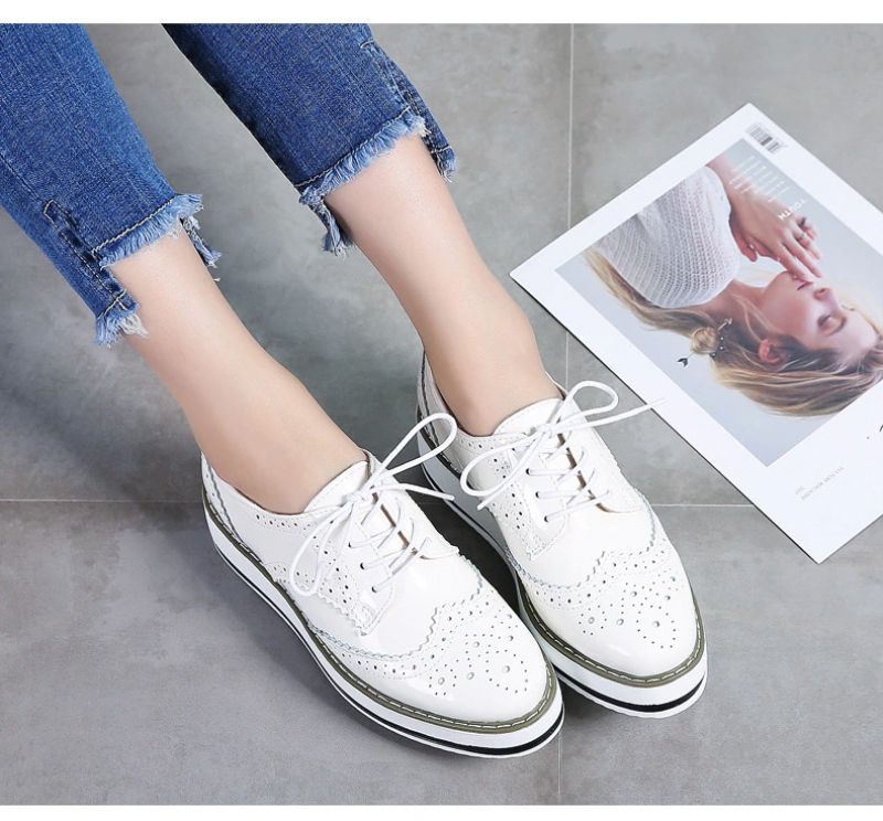 Akira Vrouwen Patent Leren Platform Platte Schoenen - Beige