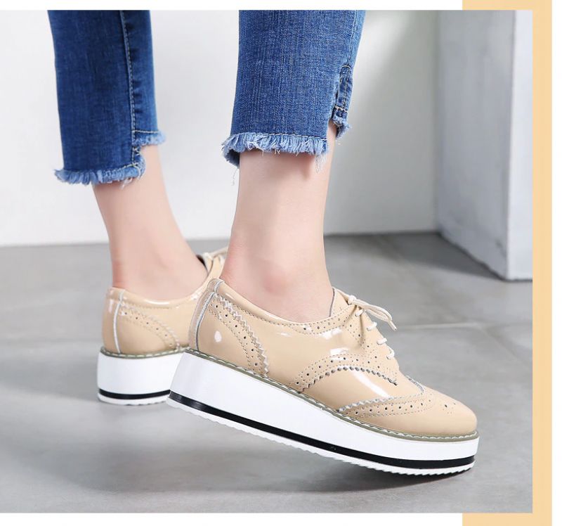 Akira Vrouwen Patent Leren Platform Platte Schoenen - Beige