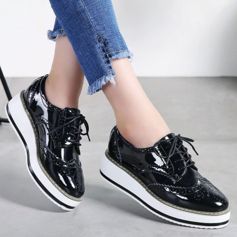 Akira Vrouwen Patent Leren Platform Platte Zwarte Schoenen - Zwart