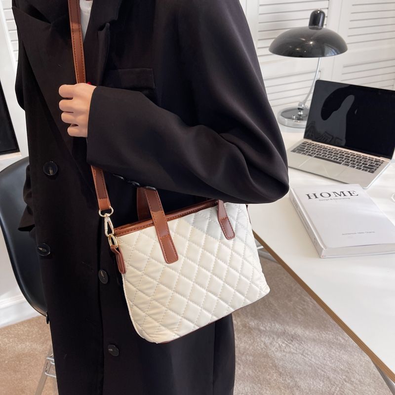 Almendra Dames Kleine Gewatteerde Leren Handtas - Zwart
