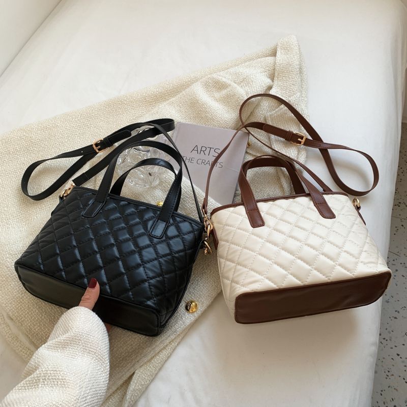 Almendra Dames Kleine Gewatteerde Leren Handtas - Zwart