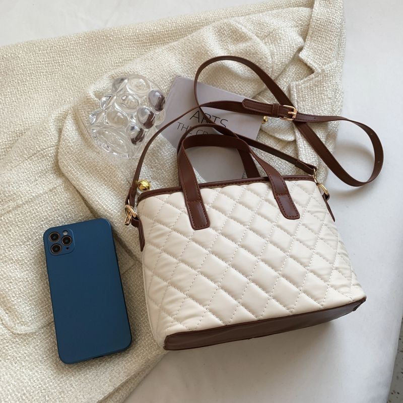 Almendra Dames Kleine Gewatteerde Leren Handtas - Zwart