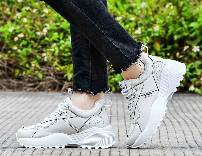 Anyi Dames Platform Outdoor Sneaker - Beige