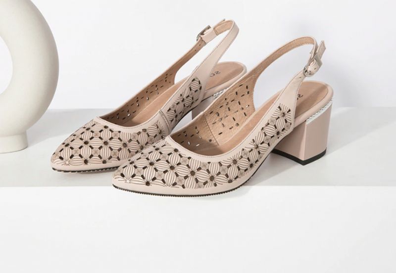Betty Sandalen - Nude