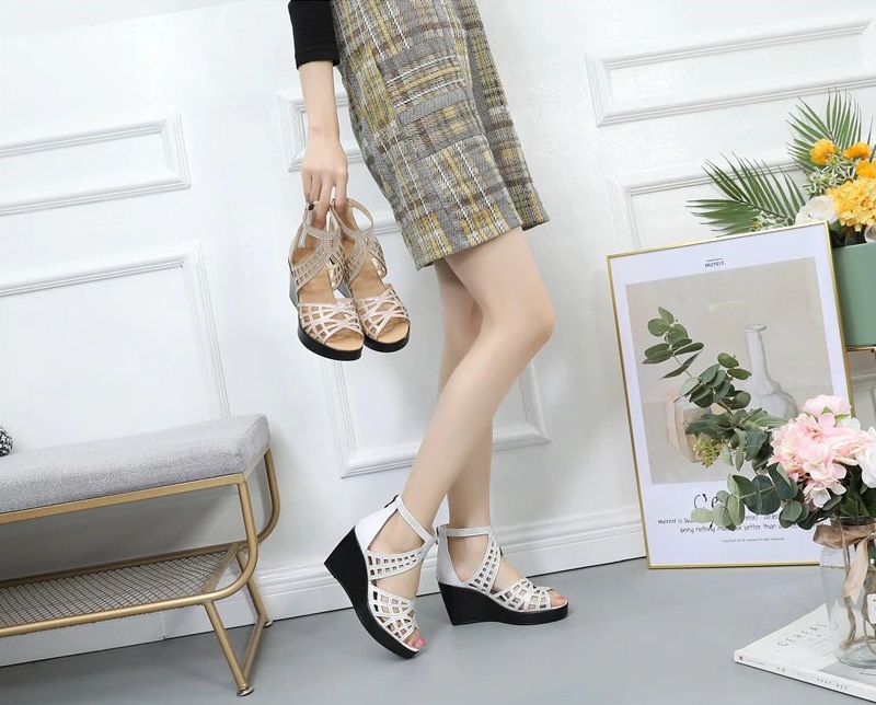 Charli Platform Wedge Sandaal Voor Dames - Goud