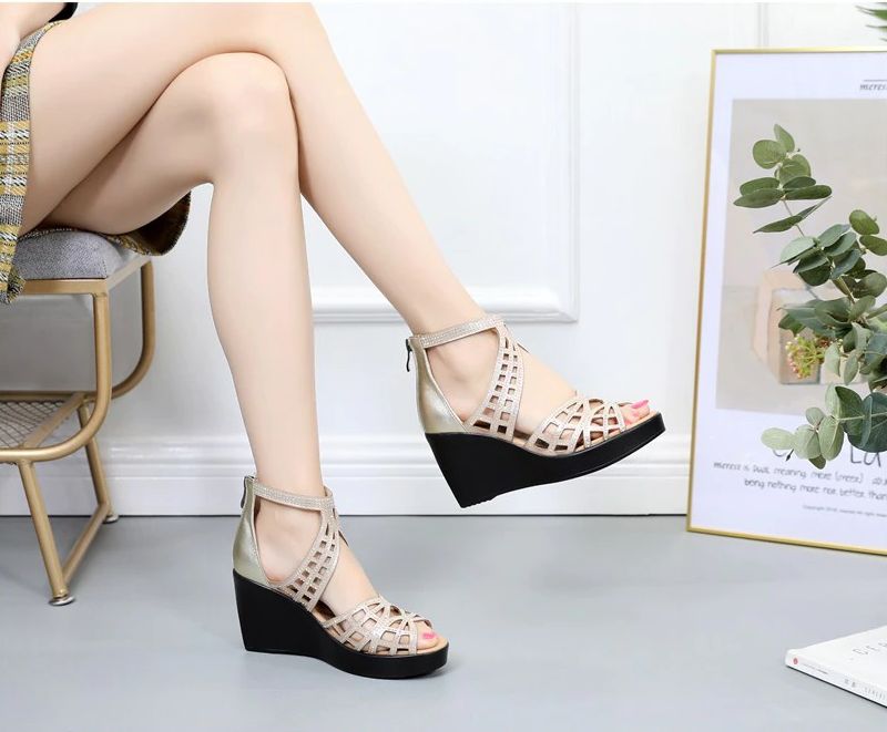 Charli Platform Wedge Sandaal Voor Dames - Goud