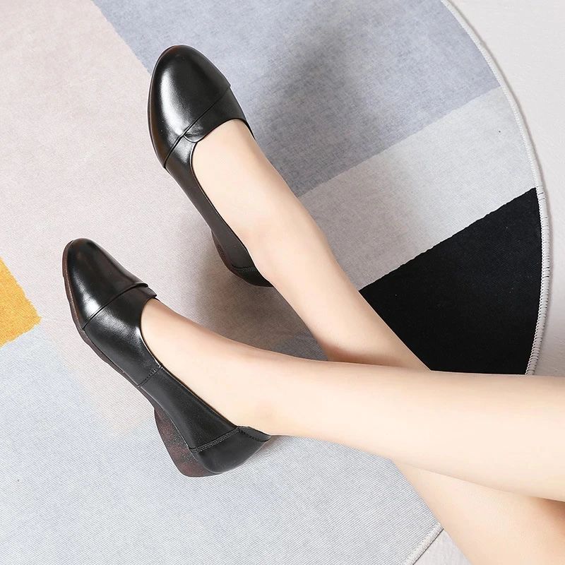Cher Dames Platte Leren Instappers Loafers - Beige