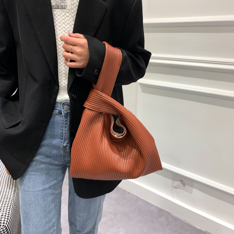 Cruz Dames Geplooide Leren Handtas - Zwart