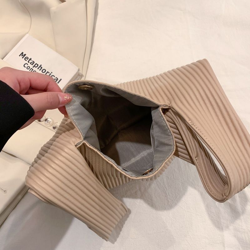 Cruz Dames Geplooide Leren Handtas - Zwart