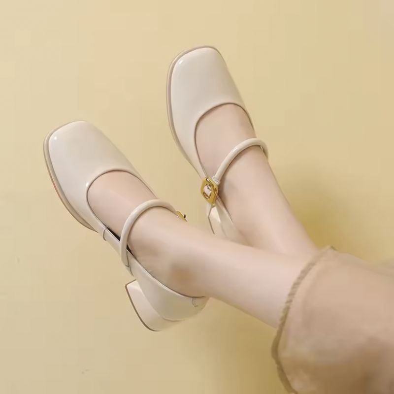 Kamila Dames Ronde Neus Patent Leren Pumps - Bruin
