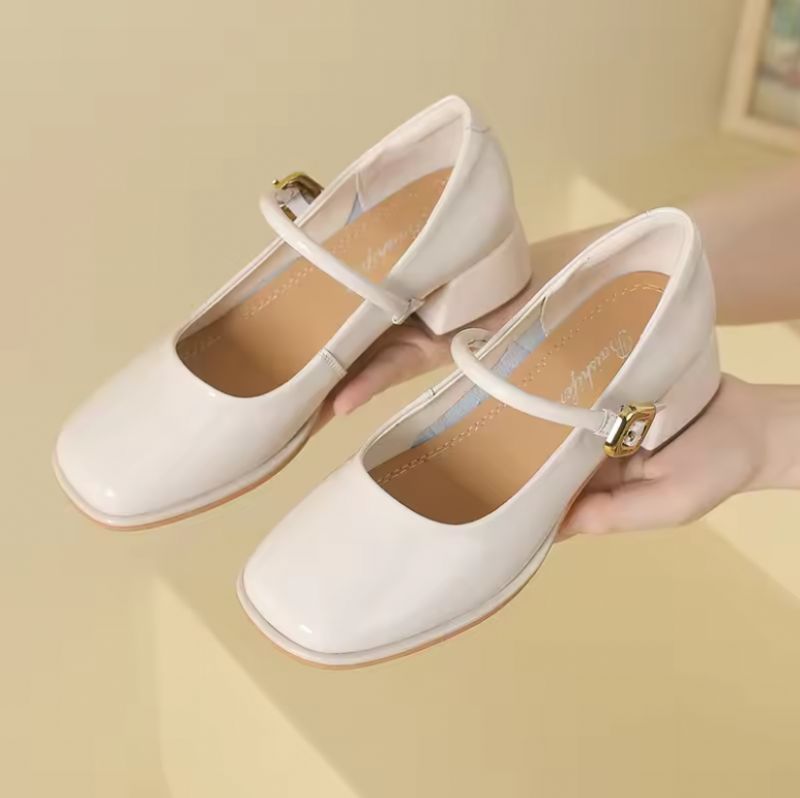 Kamila Dames Ronde Neus Patent Leren Pumps - Bruin
