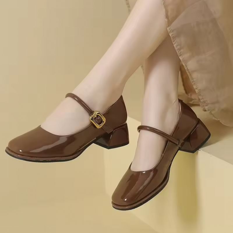 Kamila Dames Ronde Neus Patent Leren Pumps - Bruin