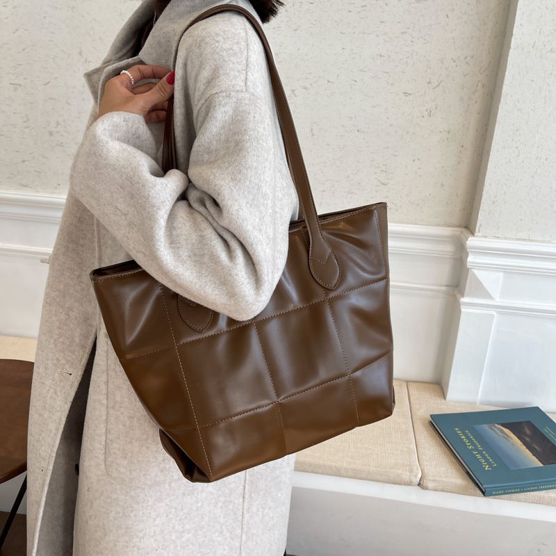 Kata Dames Minimalistische Gewatteerde Handtas - Zwart