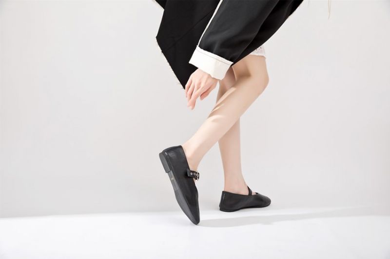 Lucy Dames Puntige Teen Ballet Platte Schoenen - Zwart