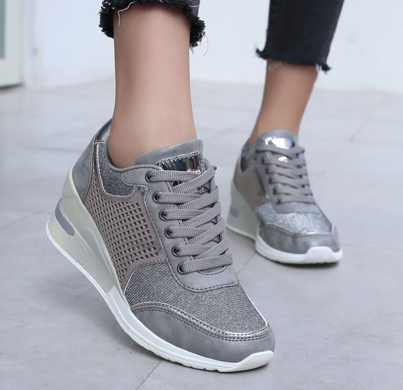 Lucy Dames Wedges Sneakers - Goud