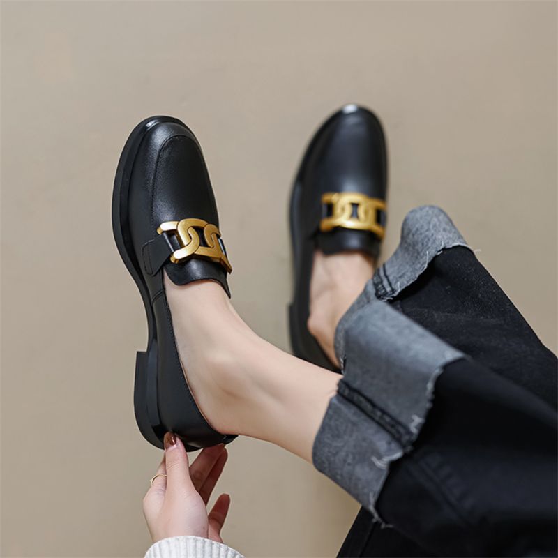 Mariana Leren Loafers Voor Dames Met Metalen Decoratie - Zwart