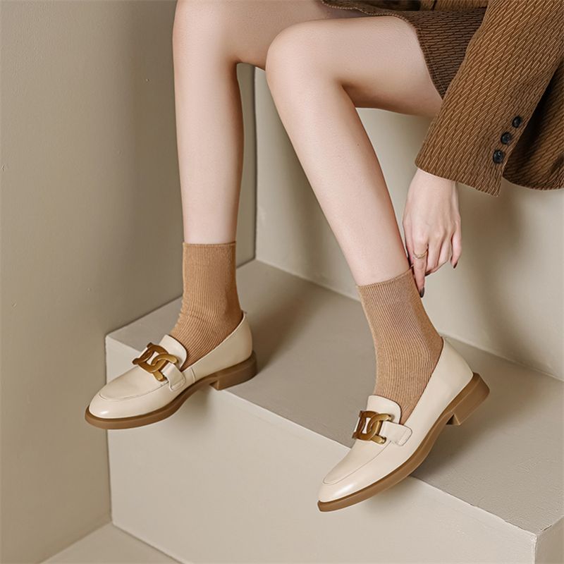 Mariana Leren Loafers Voor Dames Met Metalen Decoratie - Zwart