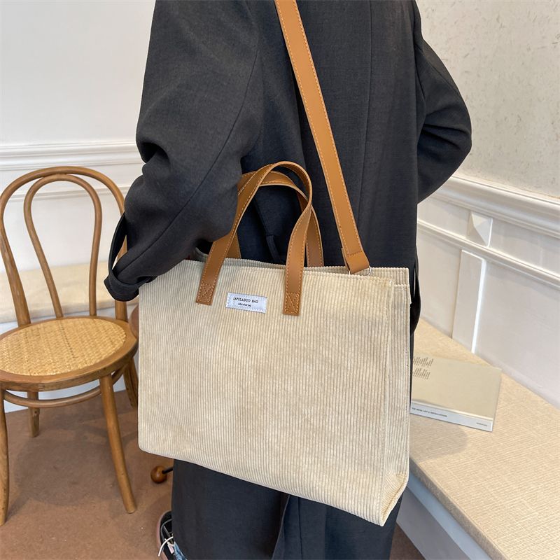 Martini Dames Grote Corduroy Schoudertas - Zwart