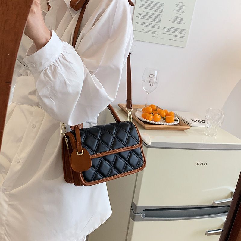 Monic Dames Kleine Gewatteerde Leren Handtas - Zwart