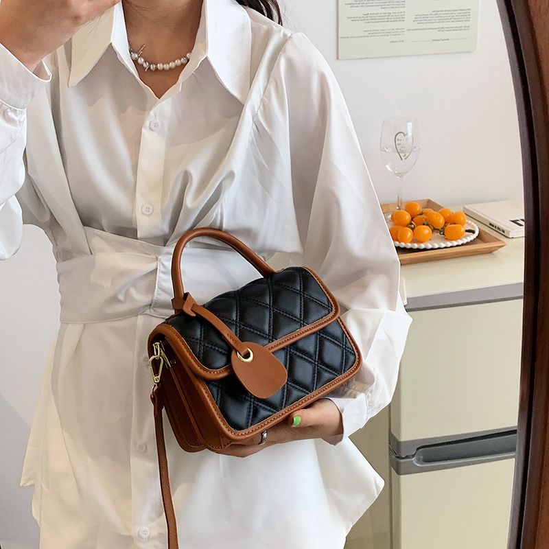 Monic Dames Kleine Gewatteerde Leren Handtas - Zwart