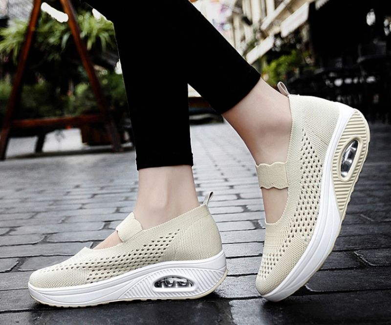 Ninoska Platform Slip-on Schoenen Voor Dames - Beige