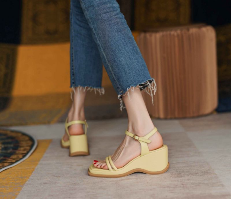 Sinaray Dames Vierkante Teen Wedges Sandalen - Lichtgeel