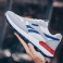Grijs