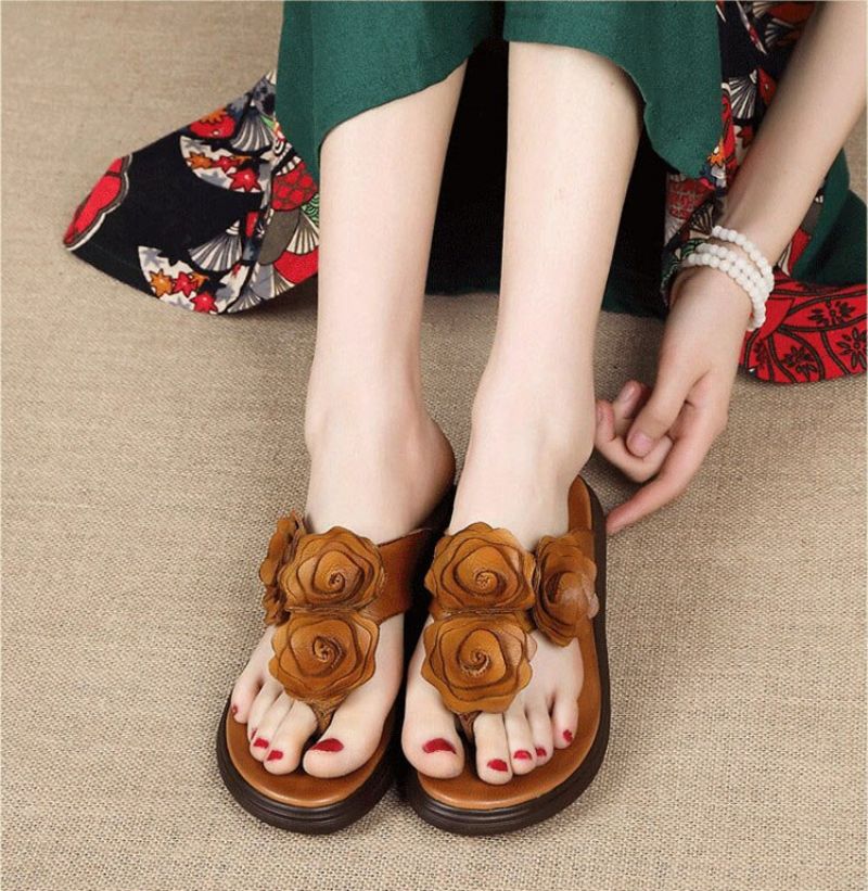 Trina Dames Platte Wedge Sandaal - Bruin