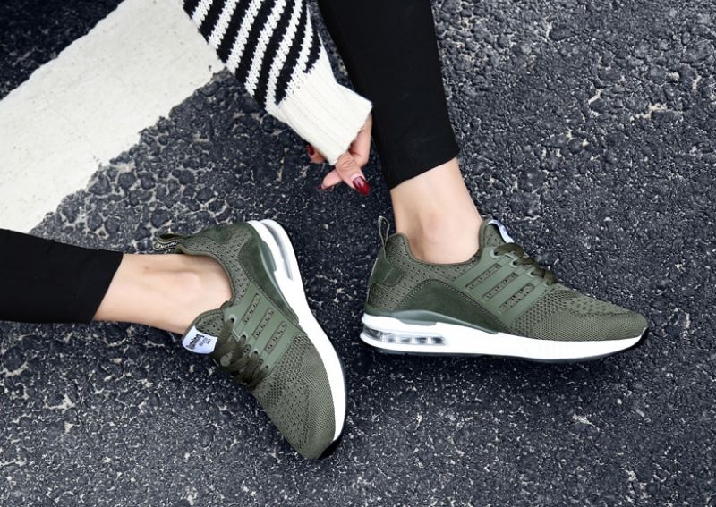 Trivial Unisex Ademende Sneaker - Zwart